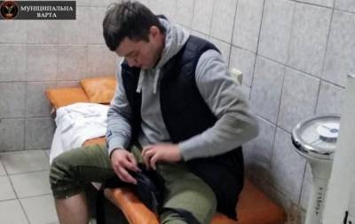 Буйный пациент в киевской больнице едва не убил врача