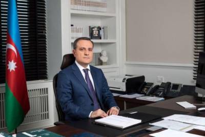 Глава азербайджанской дипломатии вылетел в Москву для консультаций