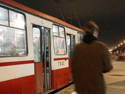 В петербургском трамвае произошла драка из-за маски