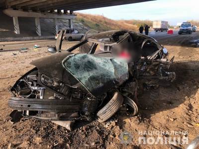 Лобовое ДТП в Харькове: Toyota протаранила "ЗАЗ", погибли водитель и 15-летняя пассажирка легковушки