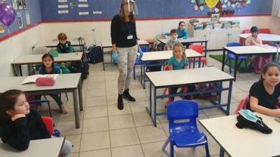 За 10 дней до открытия школ в Израиле: ни правил, ни инструкций, мэры возмущены