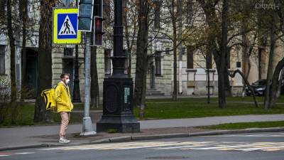 Отток мигрантов привел к дефициту курьеров и таксистов в России