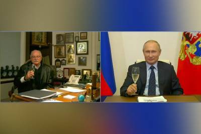 Путин по видеосвязи выпил шампанского по случаю 75-летия Михалкова