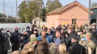 На Донбассе ветераны АТО предъявили претензии Арахамии