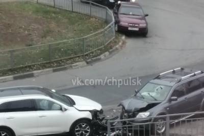 В Киндяковке столкнулись три автомобиля
