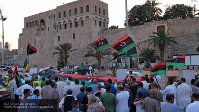 Мирные жители требуют от ПНС Ливии освободить заключенных из тюрем RADA