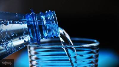 Пластиковые бутылки могут сделать вредной минеральную воду
