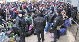 Мигранты из Узбекистана бросают работу на юге России из-за коронавируса