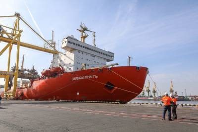 Петербург может стать транспортным хабом для перевозок по Северному морскому пути
