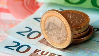 Евро 22 октября дешевеет на статистике из Германии