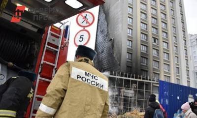 Дым от пожара на элитной стройке окутал центр Екатеринбурга