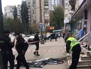 В Киеве с девятого этажа упали женщина с ребенком, - СМИ