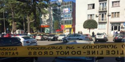 Захват заложников в Грузии: из здания банка вывели до пяти человек