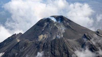 Видео: Извергающийся на Камчатке вулкан Безымянный выбросил пепел на 8 километров