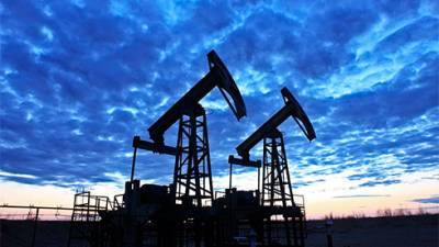Нефть дешевеет 22 октября на опасениях вокруг спроса на топливо