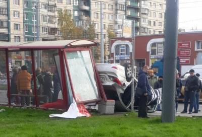 Травмы средней тяжести получили пострадавшие в ДТП на Косыгина в Петербурге