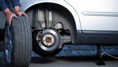 В МЧС порекомендовали автовладельцам поменять летние шины на зимние