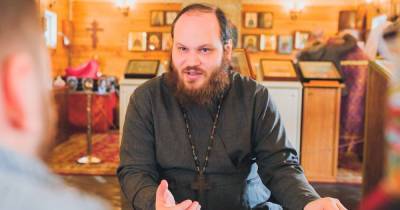 «Что делать, если парень охладел? Похоронить!»: московский священник шокирует россиян своими советами