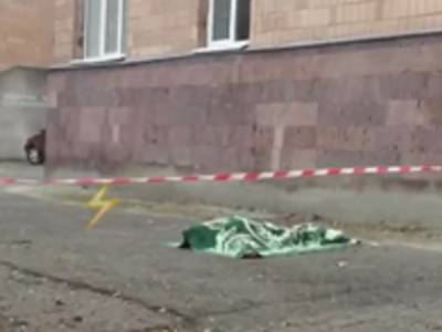 В Харькове больной COVID-19 выбросился из окна больницы