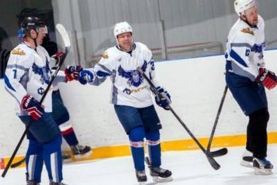 В Новосибирске во время тренировки умер хоккеист