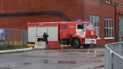 Дрифт, ретротехника и AcademeG: в Петербурге прошли гонки на пожарных машинах