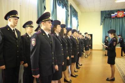 В Коми 49 полицейских присягнули на верность Отечеству
