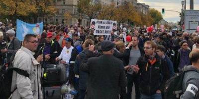 В Берлине прошли акции протеста против карантинных ограничений