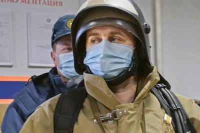 Рязанских спасателей наградили за тушение пожара на военном складе