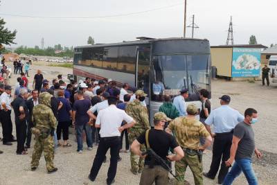 Более 500 россиян вернулись домой из Азербайджана через спецкоридор в Дагестане