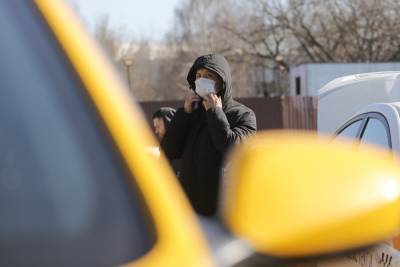 Пассажиров такси стали предупреждать о необходимости надеть маску