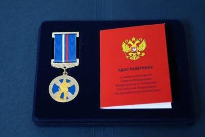 Школьницу наградят медалью Совфеда за помощь людям в упавшем с моста автобусе в Забайкалье