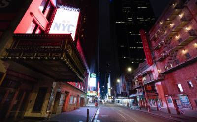 Театры в Нью-Йорке через суд требуют разрешить им работать
