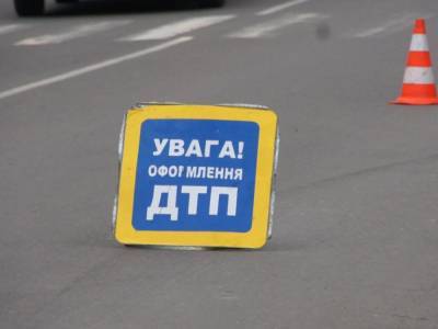 На ДВРЗ в Киеве пьяный велосипедист «уничтожил» стеклянную остановку