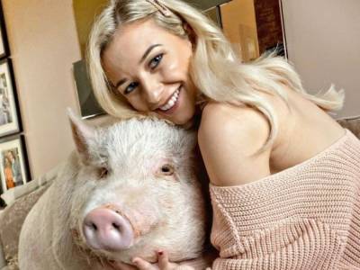 Блогерша завела себе 80-килограммового свина
