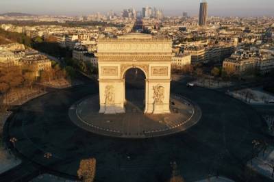 В Париже из-за угрозы взрыва эвакуировали площадь Шарля де Голля