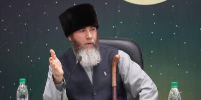 Муфтий Чечни назвал Макрона "террористом № 1 в мире"