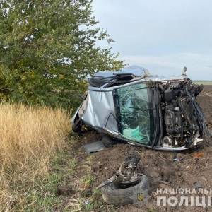 В Запорожской области автомобиль KIA вылетел на обочину и перевернулся: женщина погибла на месте. Фото