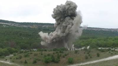 Опасную бомбу в пол центнера взорвали в Севастополе