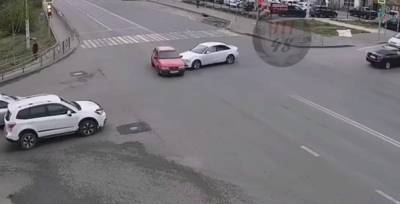 “Ауди” и “Нексия” жестко столкнулись в центре Липецка (видео)