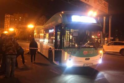 В центре Хабаровска автобус с пассажирами насмерть сбил женщину