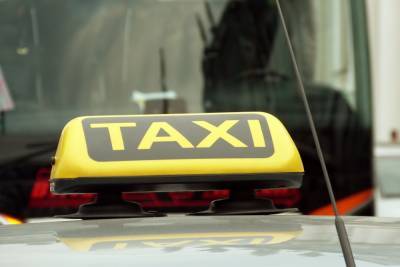 Петербургским таксистам рекомендовали соблюдать социальную дистанцию
