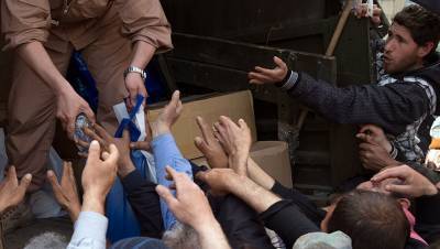 Российские военные передали гумпомощь детям в Сирии - gazeta.ru - Сирия