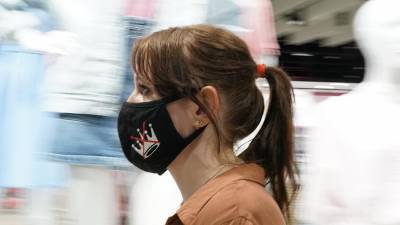 Россиянам напомнили правила ношения медицинской маски