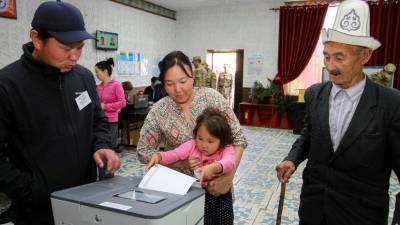 «На высокой конкурентной основе»: чего можно ожидать от парламентских выборов в Киргизии