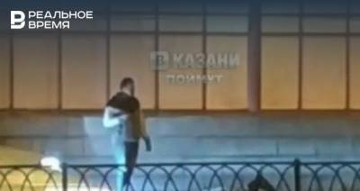 В казанских пабликах обсуждают видео с лежащим на дороге пешеходом