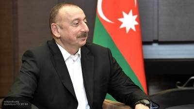 Макрон призвал Алиева прекратить огонь в Карабахе