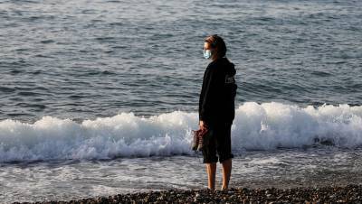 Россиянку смыло в море во время фотосессии в Сочи