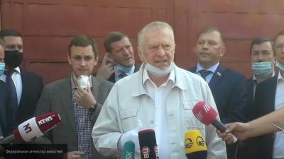Жириновский предложил россиянам спрятаться от COVID-19 на дачах