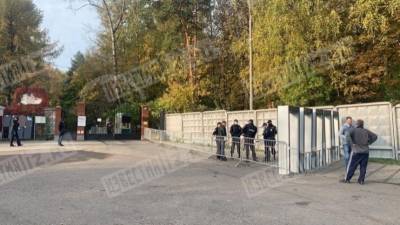 Полиция усилила меры безопасности на кладбище, где похоронят «Тесака»