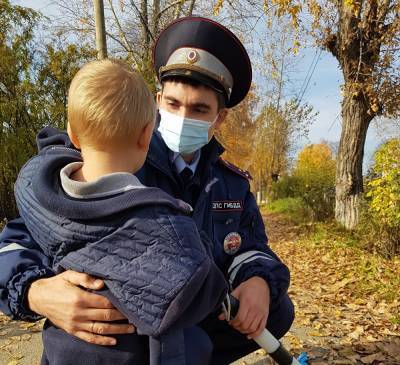 В Свердловской области на дороге найден трехлетний ребенок